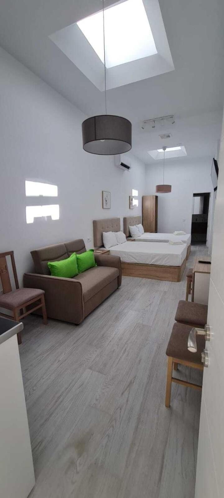 Suites Recien Reformadas Vista Alegre Madrid Esterno foto